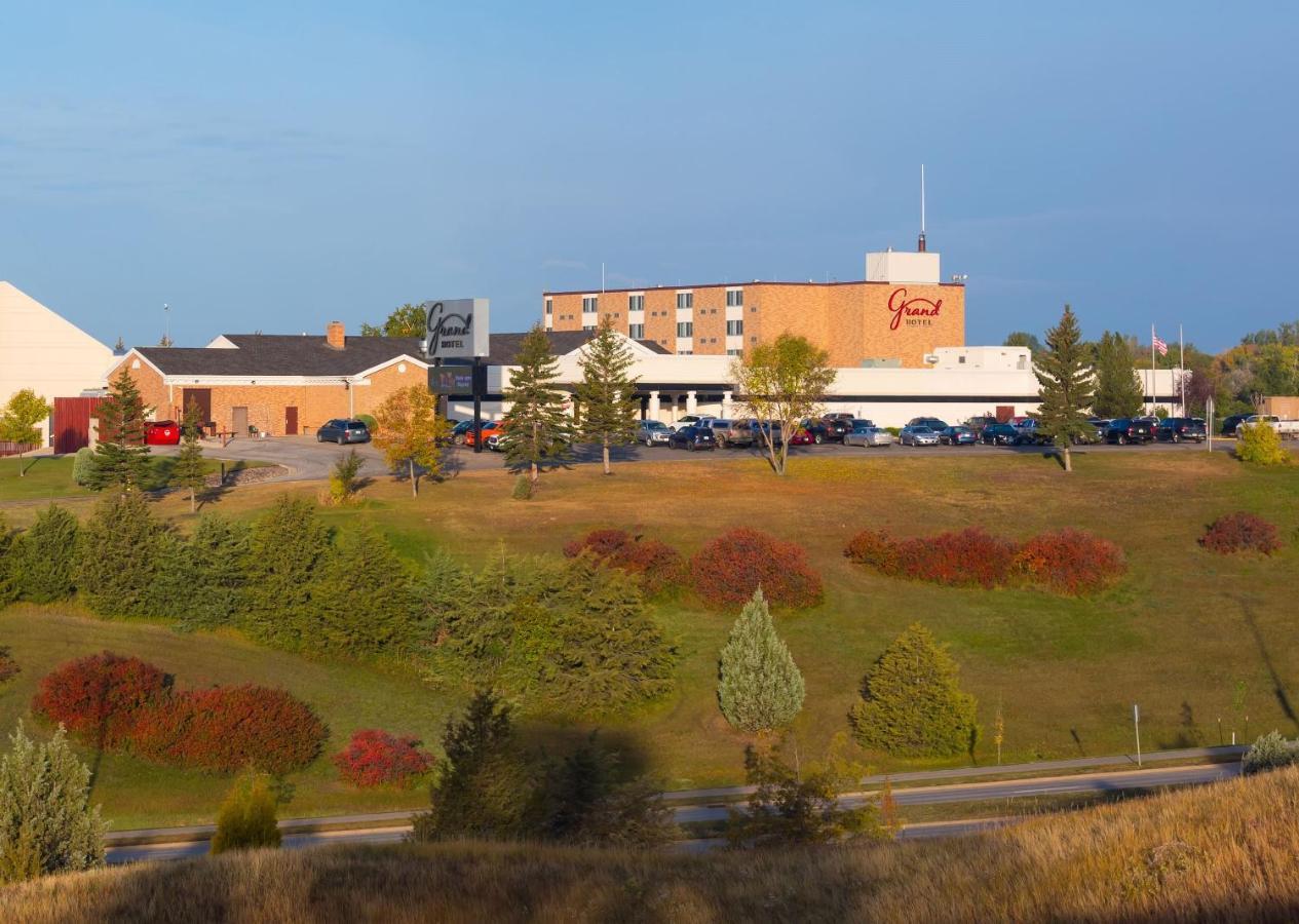 Grand Hotel Minot Exterior photo